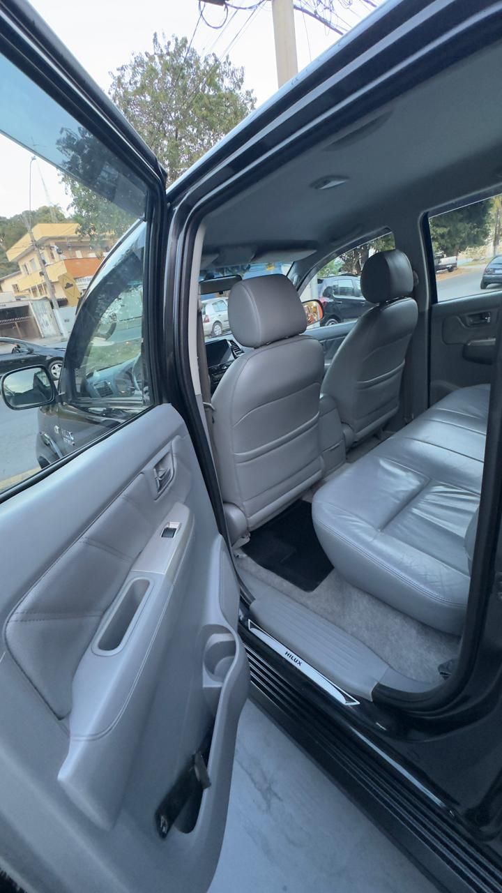 TOYOTA HILUX — foto 7