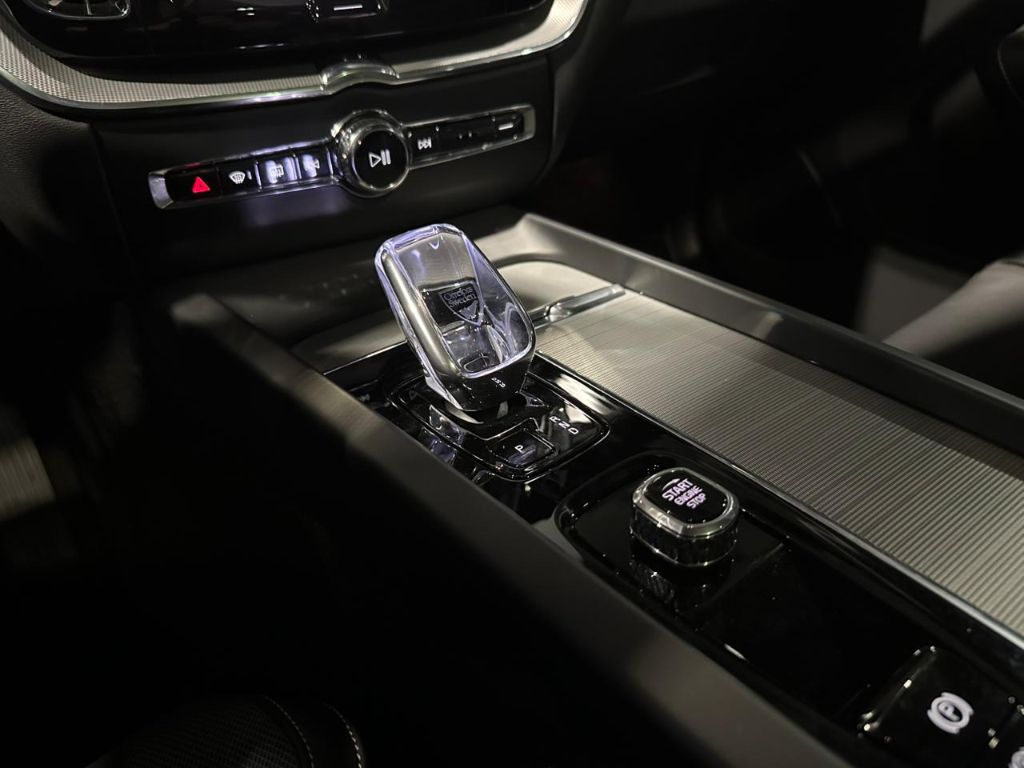 XC 60 T-8 Ultim.Dark 2.0 AWD (Híbrido) — foto 15