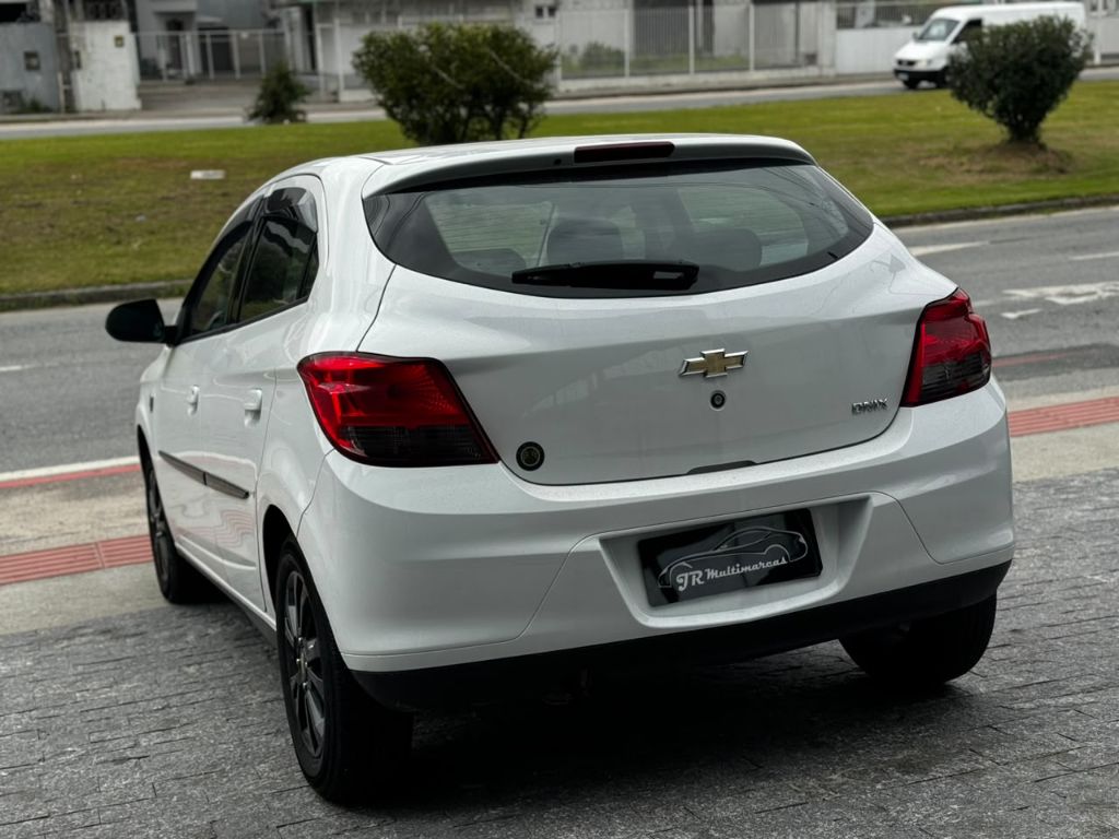 ONIX HATCH SELEÇÃO 1.0 8V Flex 5p Mec. — foto 6
