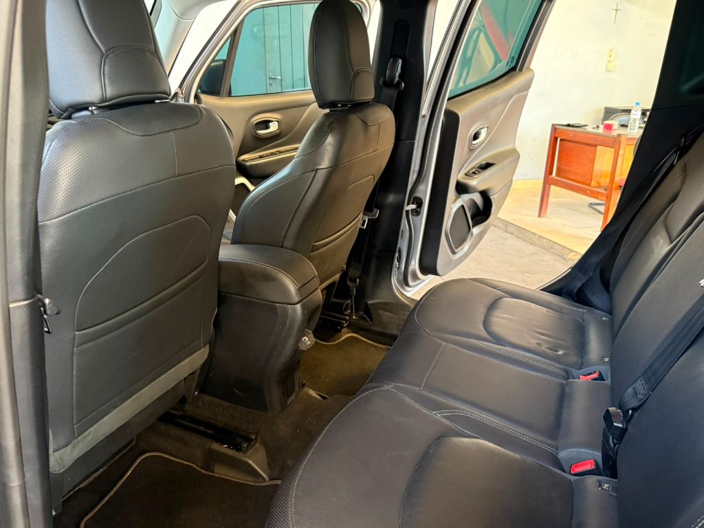 Renegade Longitude 1.8 4x2 Flex 16V Aut. — foto 12