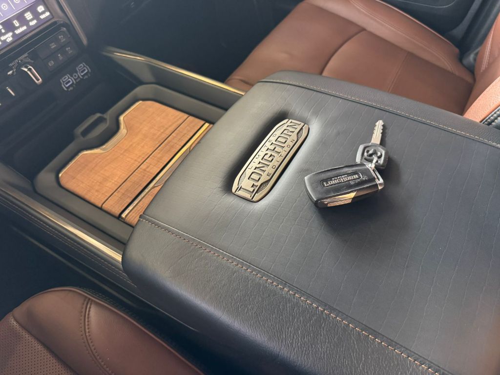 3500 6.7 LIMITED LONGHORN — foto 12