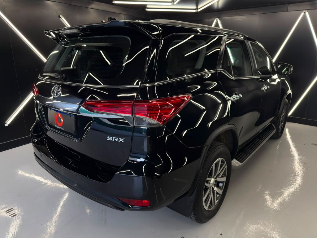 HILUX SW4 2.8 SRX 4X4 AT 7 LUGARES — foto 5