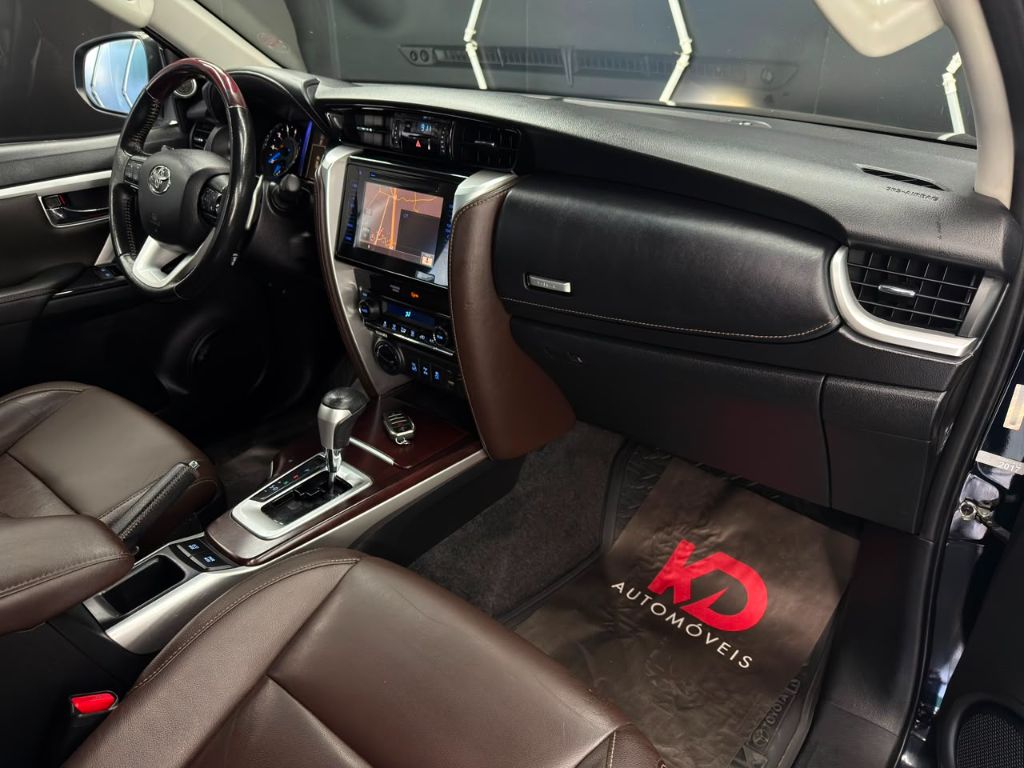 HILUX SW4 2.8 SRX 4X4 AT 7 LUGARES — foto 7