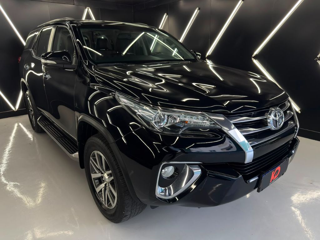 HILUX SW4 2.8 SRX 4X4 AT 7 LUGARES — foto 2