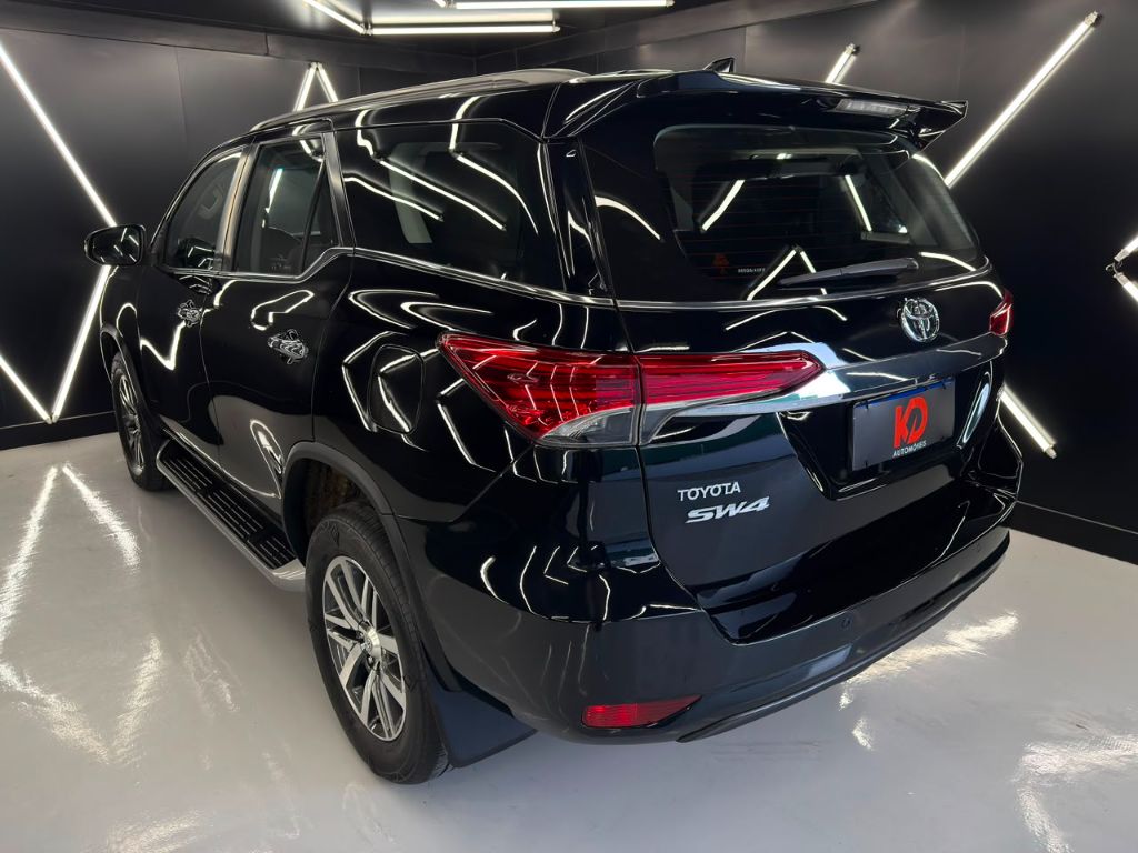 HILUX SW4 2.8 SRX 4X4 AT 7 LUGARES — foto 6