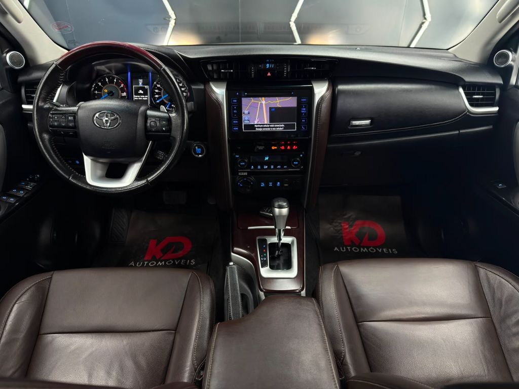 HILUX SW4 2.8 SRX 4X4 AT 7 LUGARES — foto 8