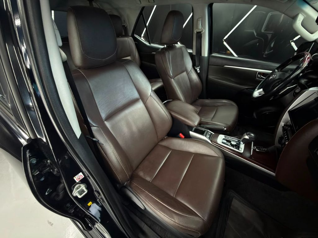 HILUX SW4 2.8 SRX 4X4 AT 7 LUGARES — foto 14
