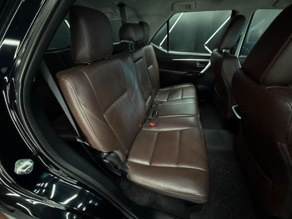 HILUX SW4 2.8 SRX 4X4 AT 7 LUGARES — foto 15