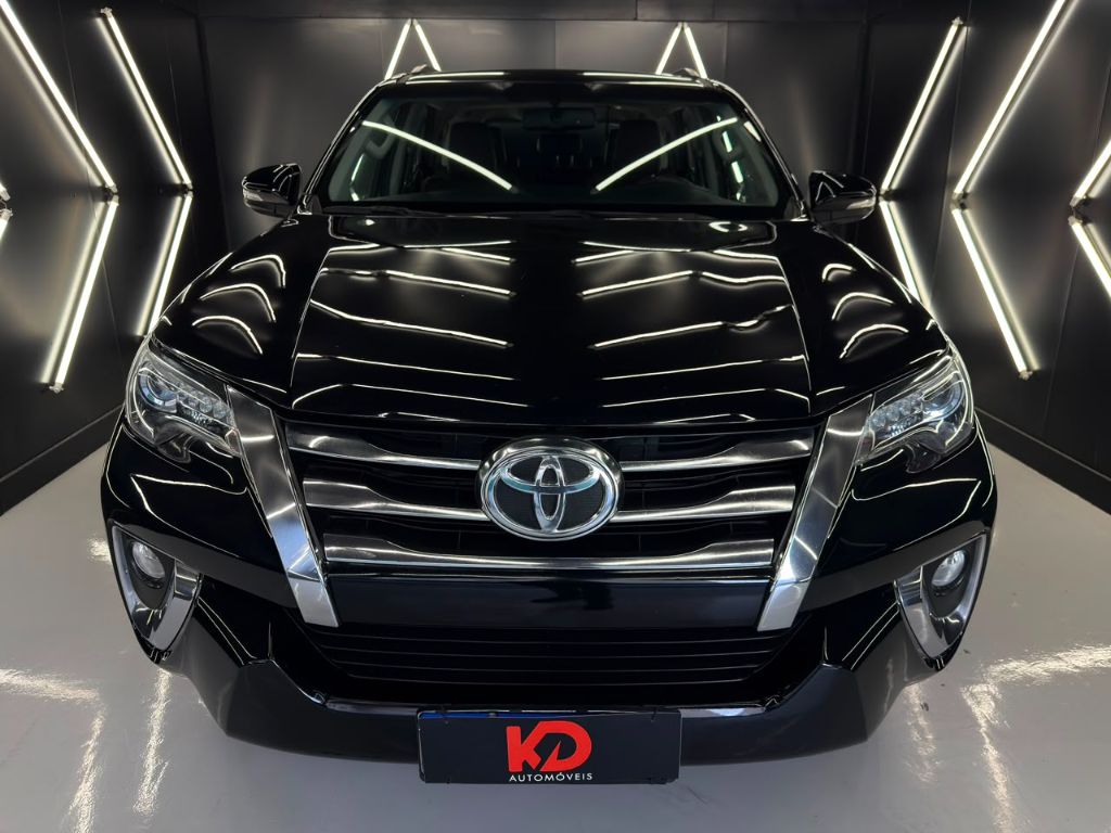 HILUX SW4 2.8 SRX 4X4 AT 7 LUGARES — foto 3