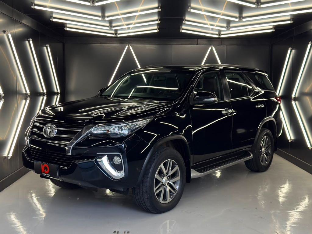 HILUX SW4 2.8 SRX 4X4 AT 7 LUGARES — foto 1