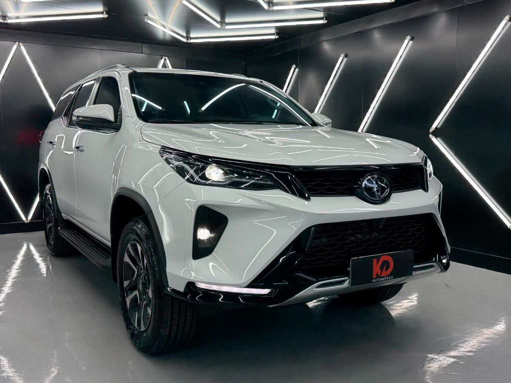 HILUX SW4 2.8 SRX PLATINUM 4X4 AT 7 LUGARES — foto 3