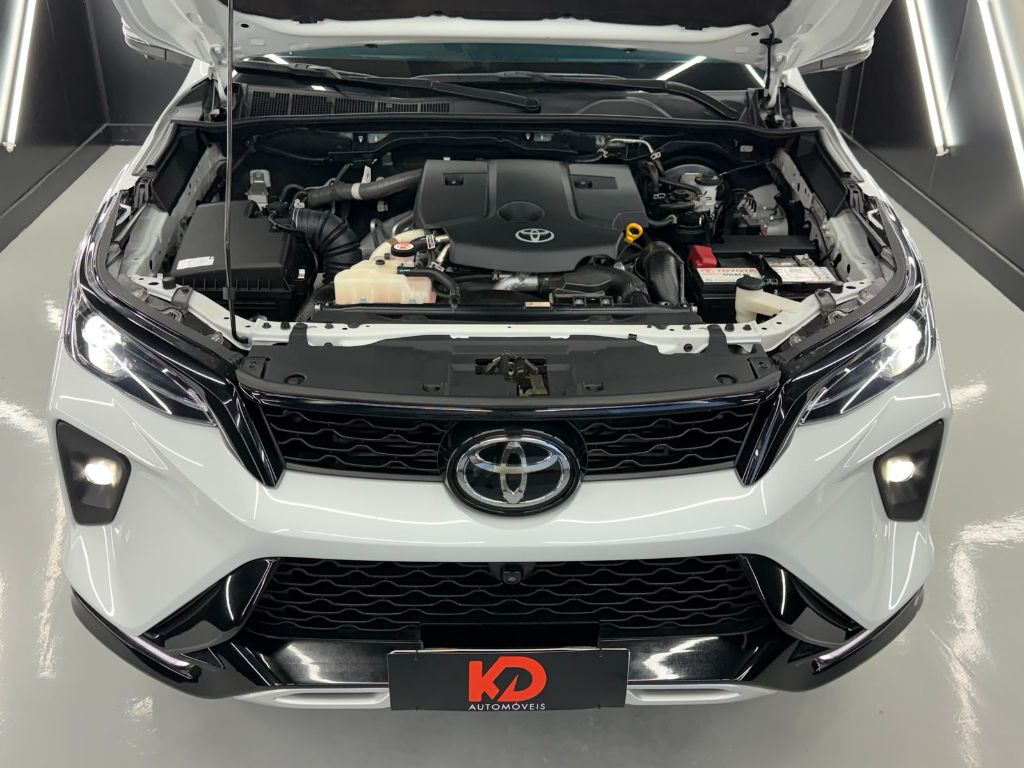 HILUX SW4 2.8 SRX PLATINUM 4X4 AT 7 LUGARES — foto 15