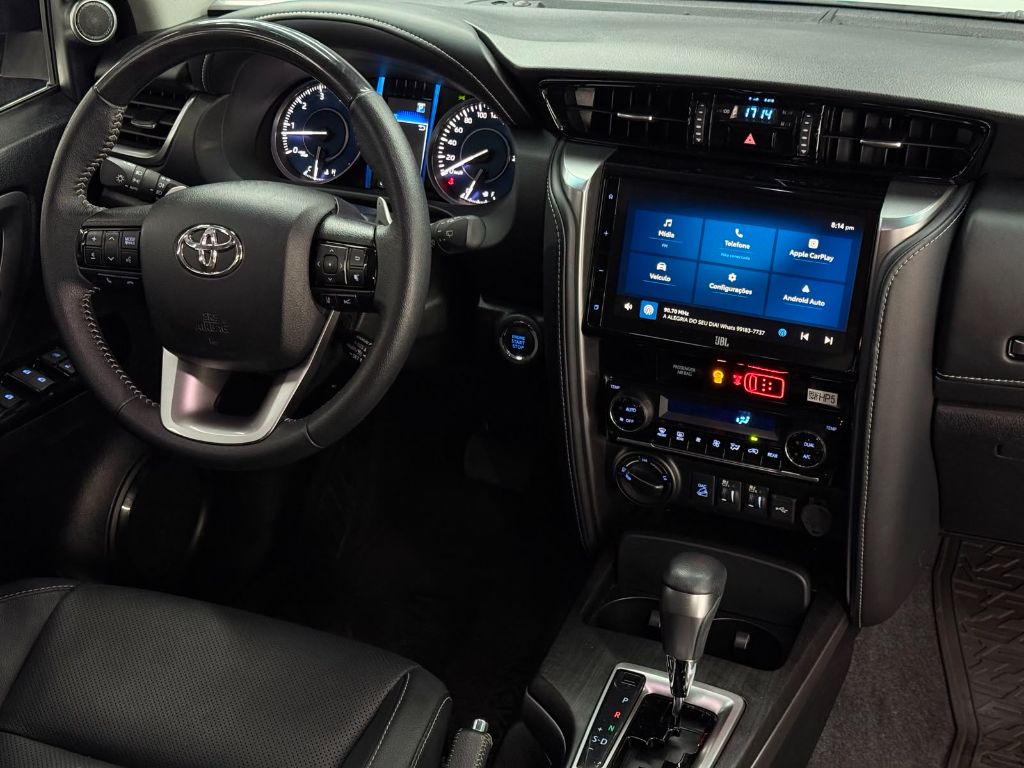 HILUX SW4 2.8 SRX PLATINUM 4X4 AT 7 LUGARES — foto 7