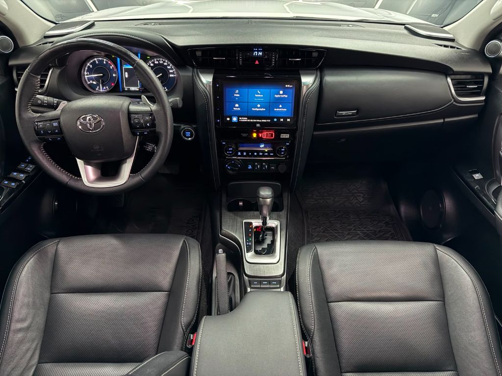 HILUX SW4 2.8 SRX PLATINUM 4X4 AT 7 LUGARES — foto 9
