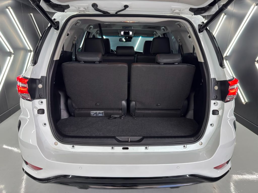 HILUX SW4 2.8 SRX PLATINUM 4X4 AT 7 LUGARES — foto 14