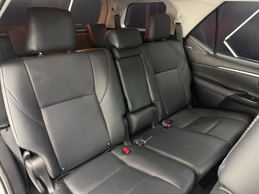 HILUX SW4 2.8 SRX PLATINUM 4X4 AT 7 LUGARES — foto 13