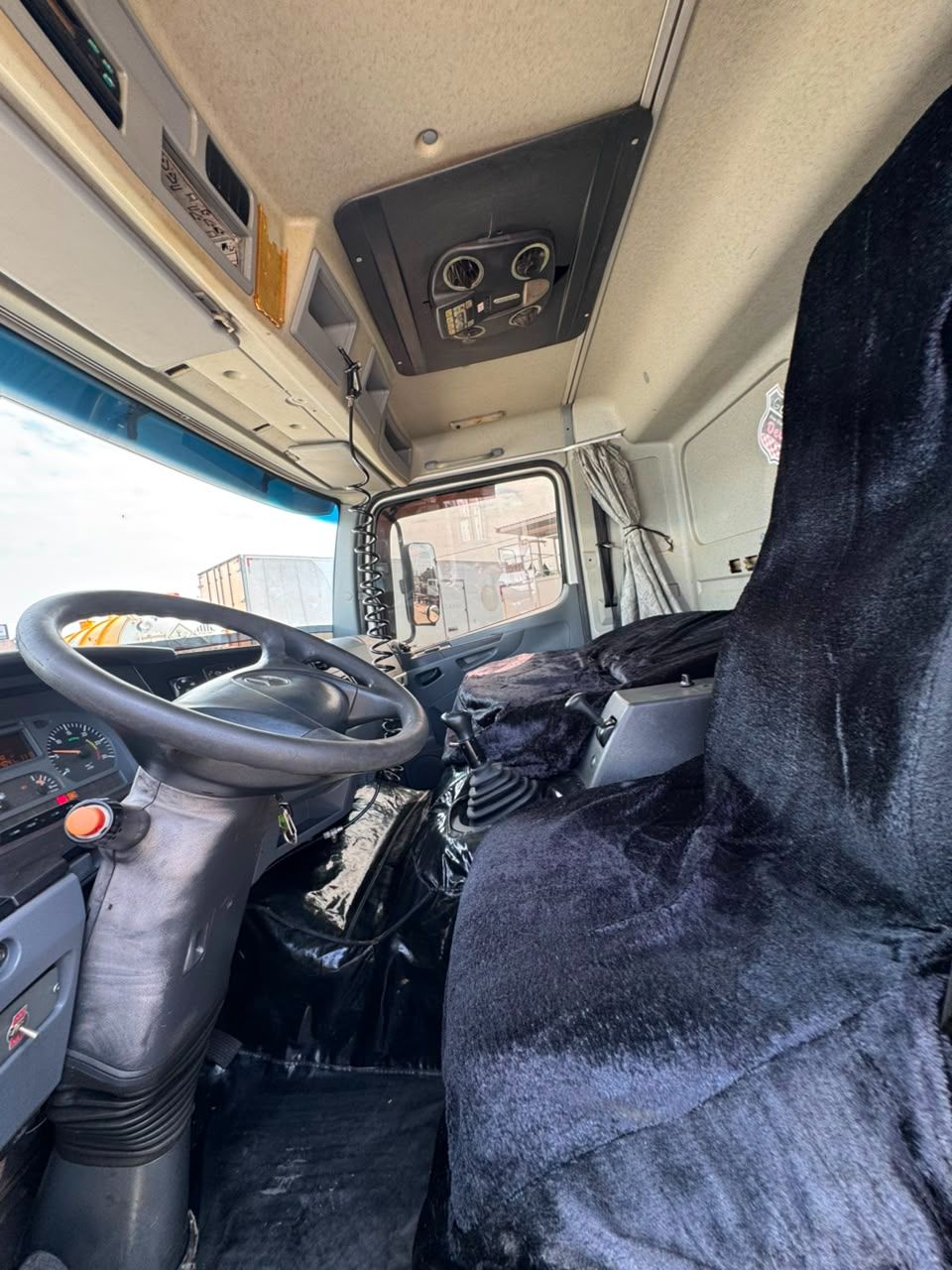 Atego 2425 3-Eixos 2p (diesel) — foto 7