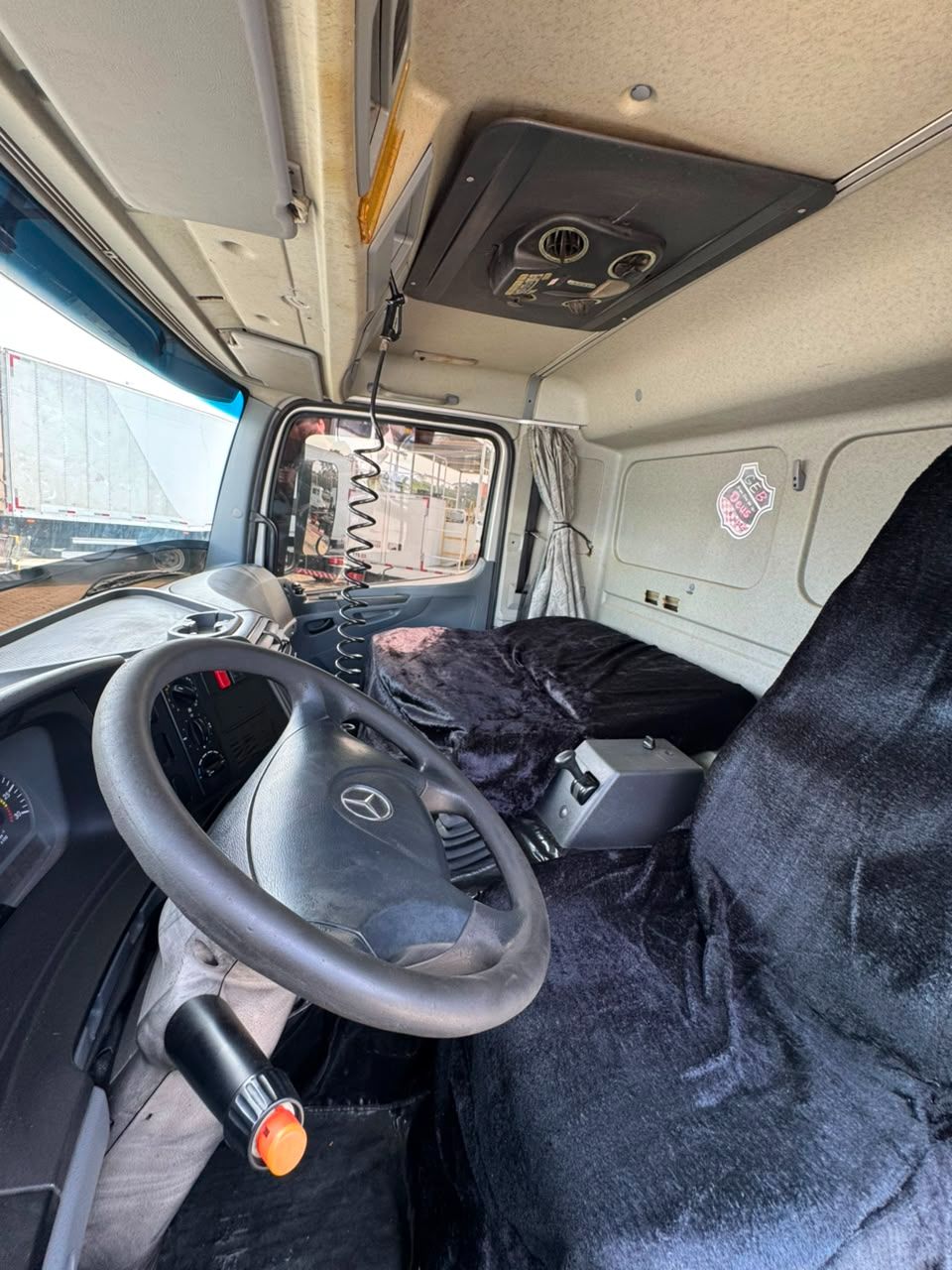 Atego 2425 3-Eixos 2p (diesel) — foto 6