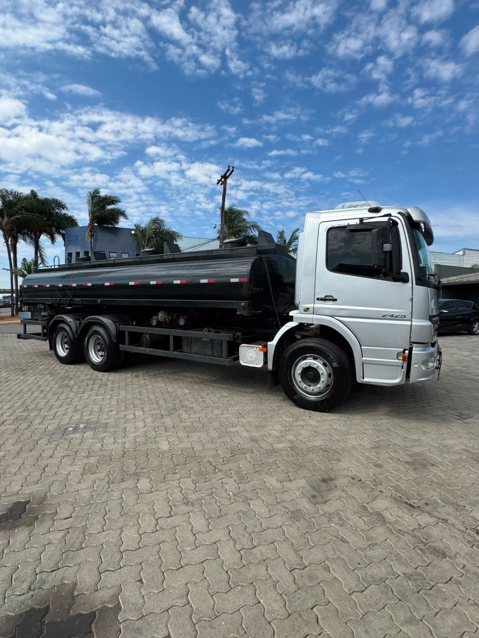 Atego 2425 3-Eixos 2p (diesel) — foto 4