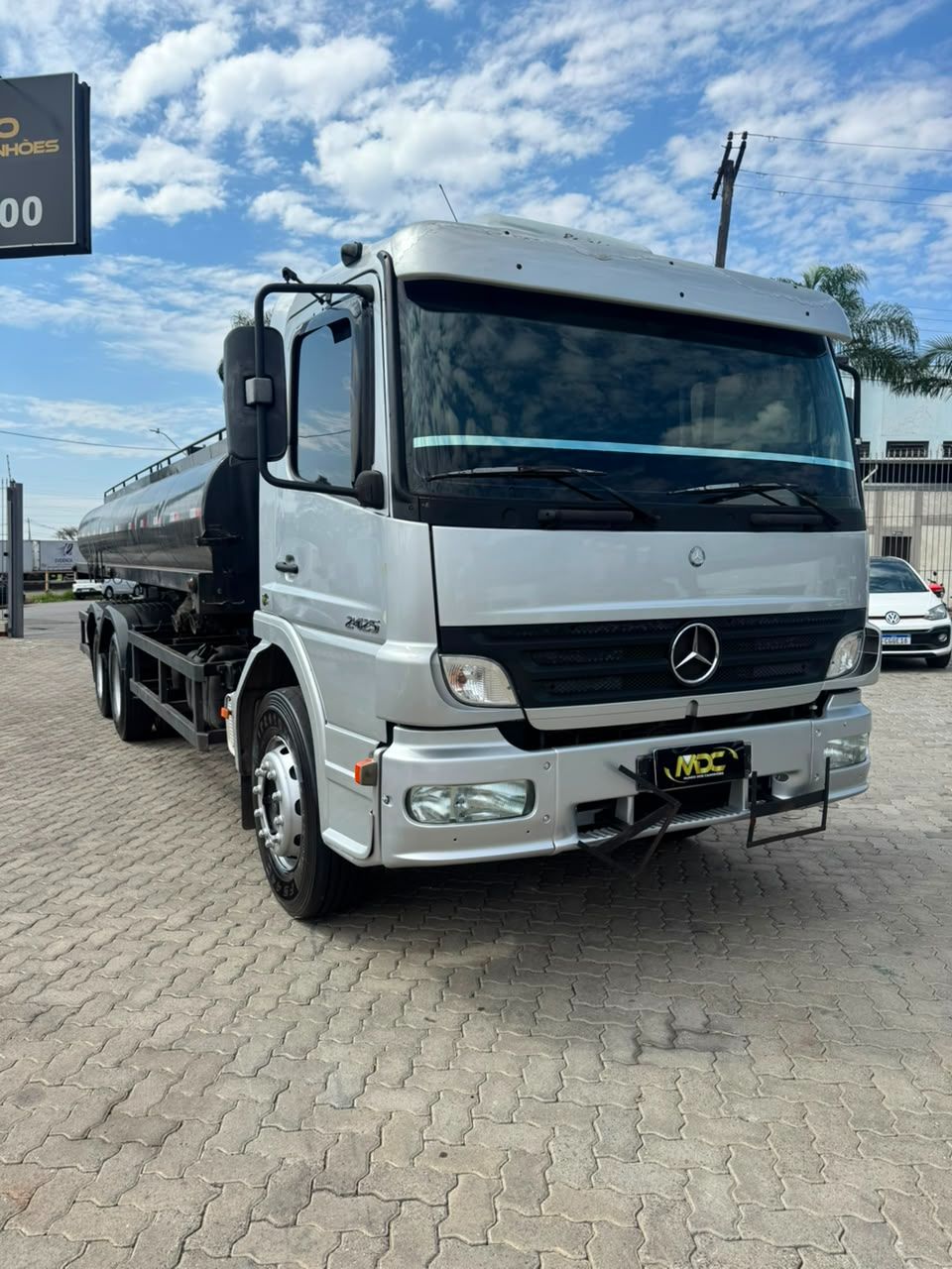Atego 2425 3-Eixos 2p (diesel) — foto 1