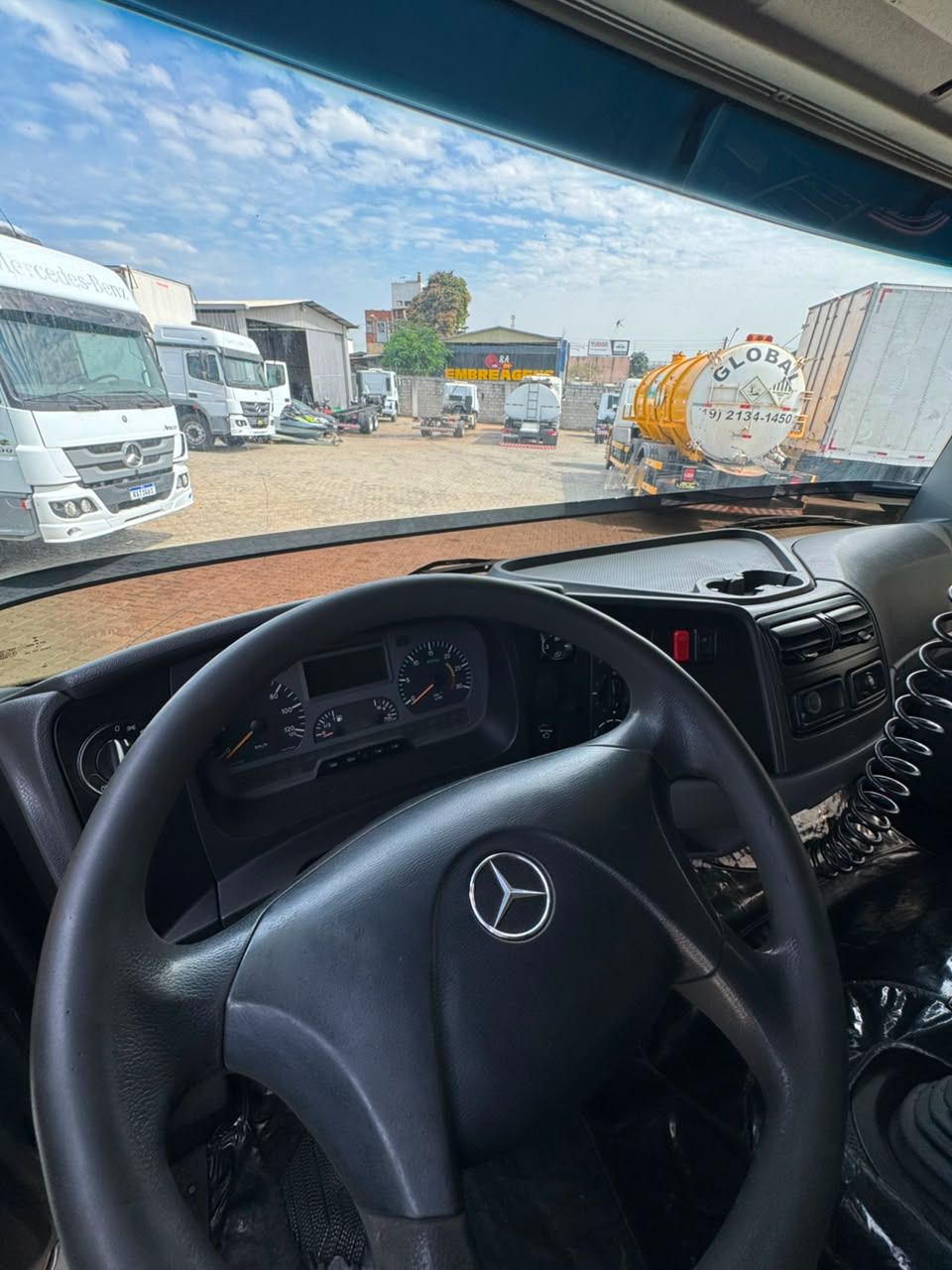 Atego 2425 3-Eixos 2p (diesel) — foto 5