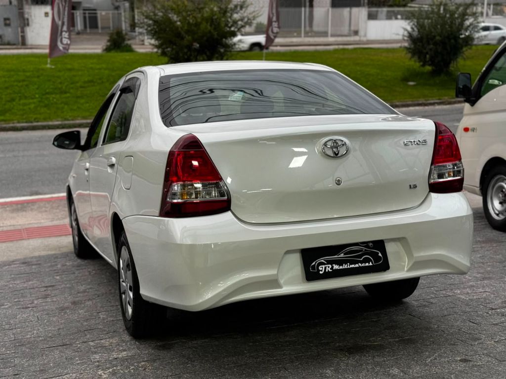 ETIOS X Sedan 1.5 Flex 16V 4p Mec. — foto 6
