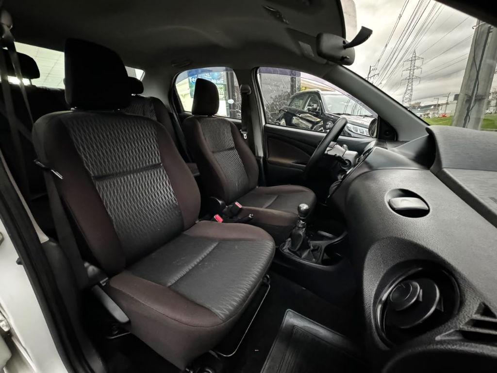 ETIOS X Sedan 1.5 Flex 16V 4p Mec. — foto 8