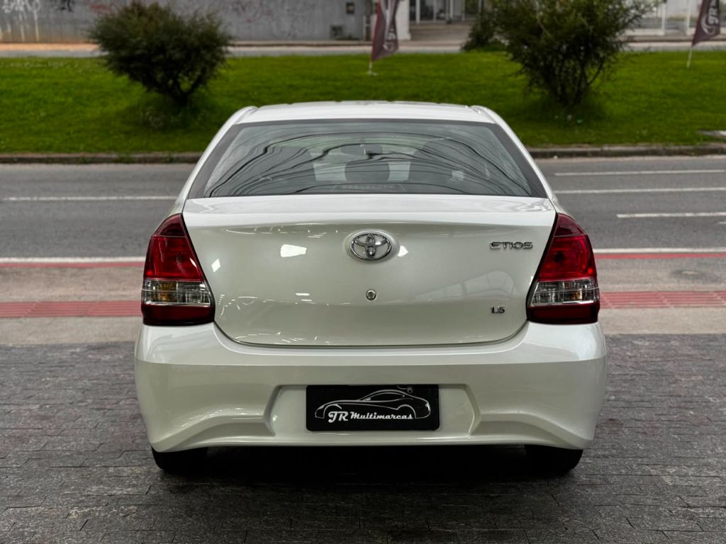 ETIOS X Sedan 1.5 Flex 16V 4p Mec. — foto 5