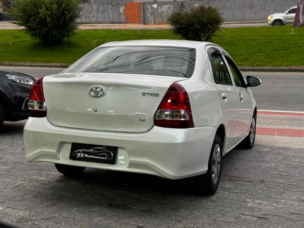 ETIOS X Sedan 1.5 Flex 16V 4p Mec. — foto 4