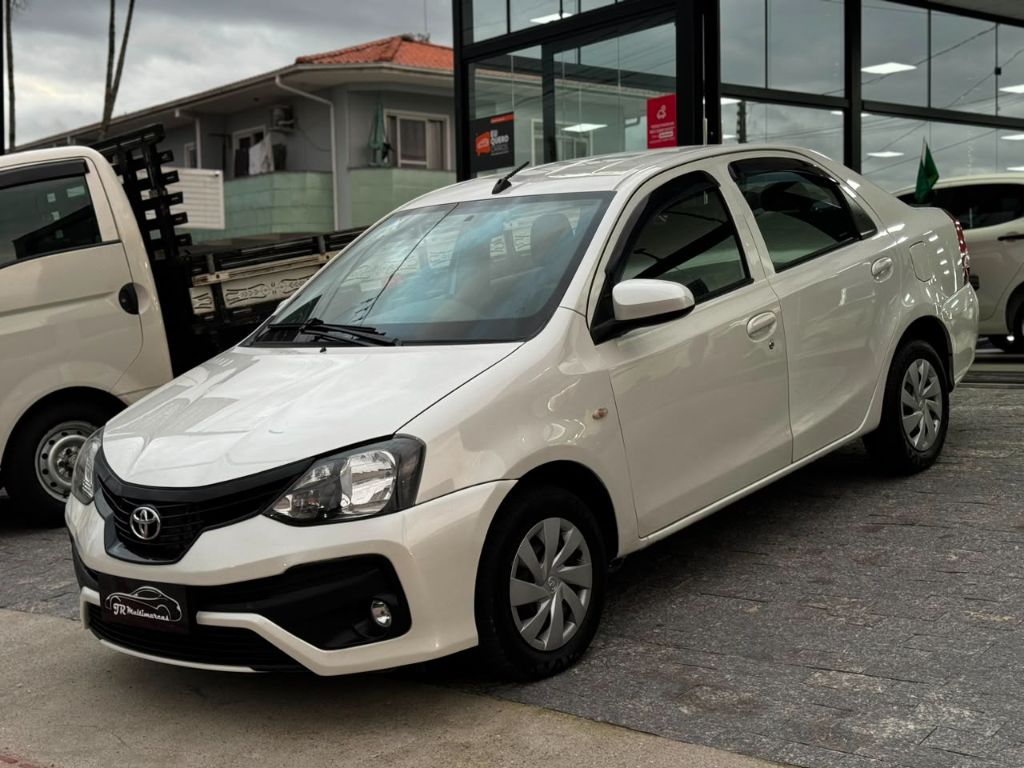 ETIOS X Sedan 1.5 Flex 16V 4p Mec. — foto 1