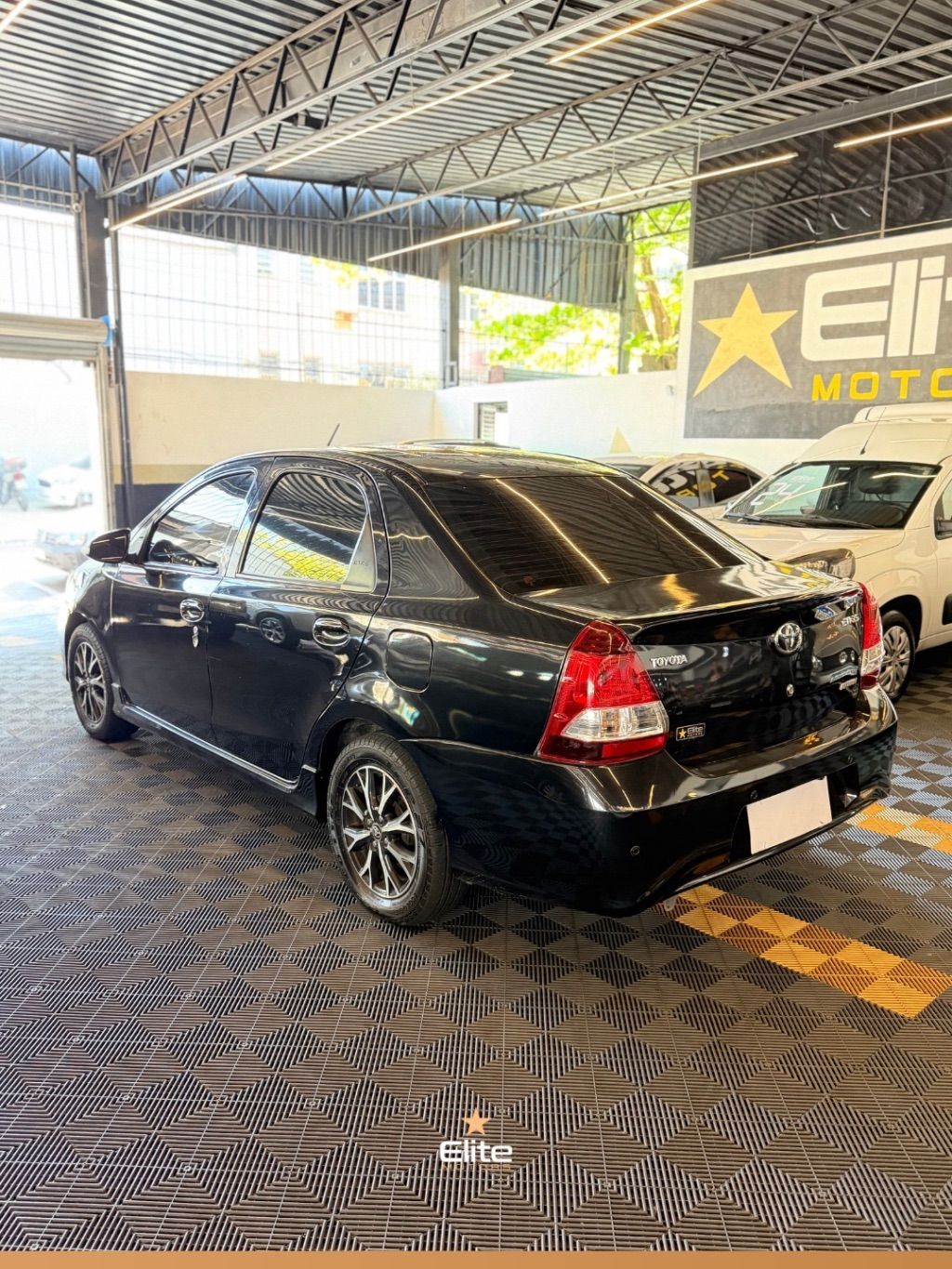 ETIOS X Plus Sedan 1.5 Flex 16V 4p Aut. — foto 3
