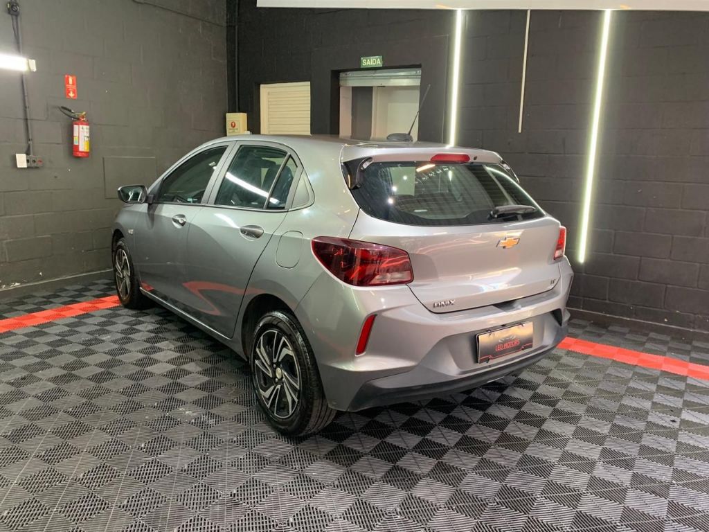 ONIX HATCH LT 1.0 12V Flex 5p Mec. — foto 4