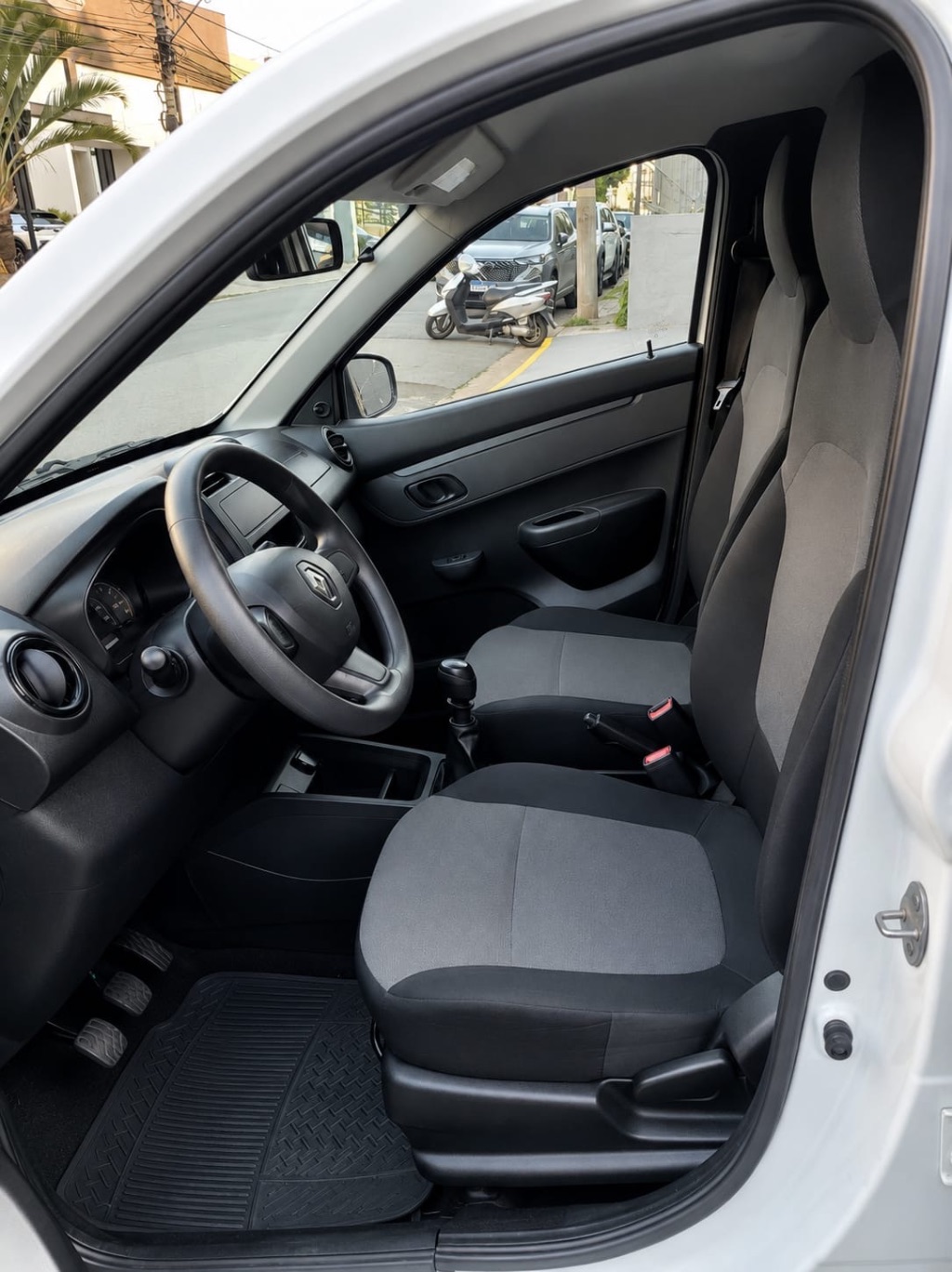 KWID Intense 1.0 Flex 12V 5p Mec. — foto 5