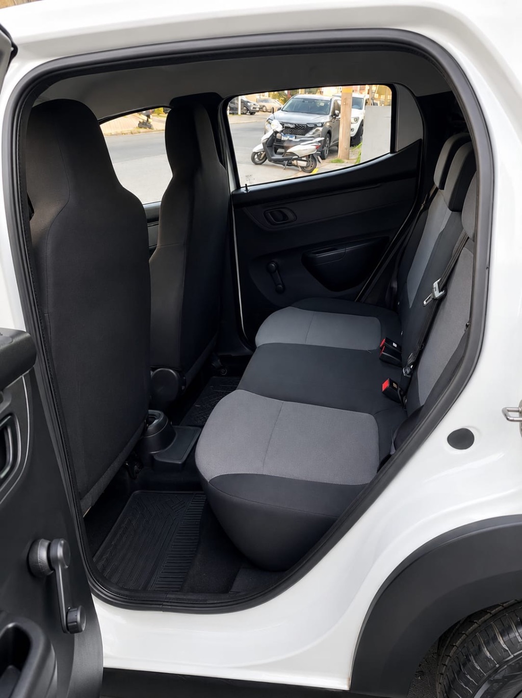 KWID Intense 1.0 Flex 12V 5p Mec. — foto 11
