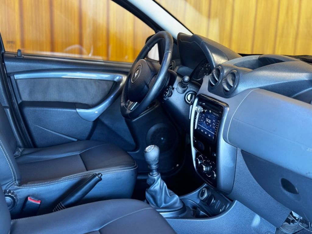 DUSTER Dynamique 4x4 2.0 Hi-Flex 16V Mec — foto 2