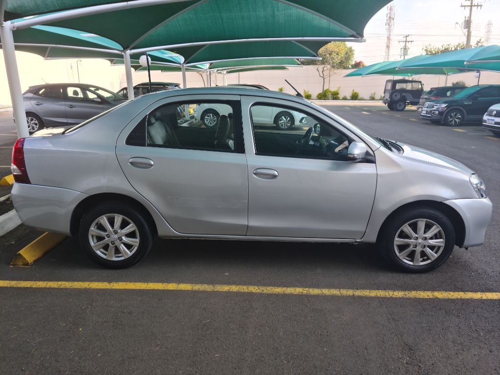 ETIOS XLS Sedan 1.5 Flex 16V 4p Mec. — foto 4