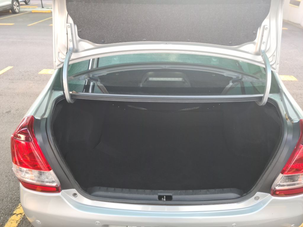 ETIOS XLS Sedan 1.5 Flex 16V 4p Mec. — foto 8