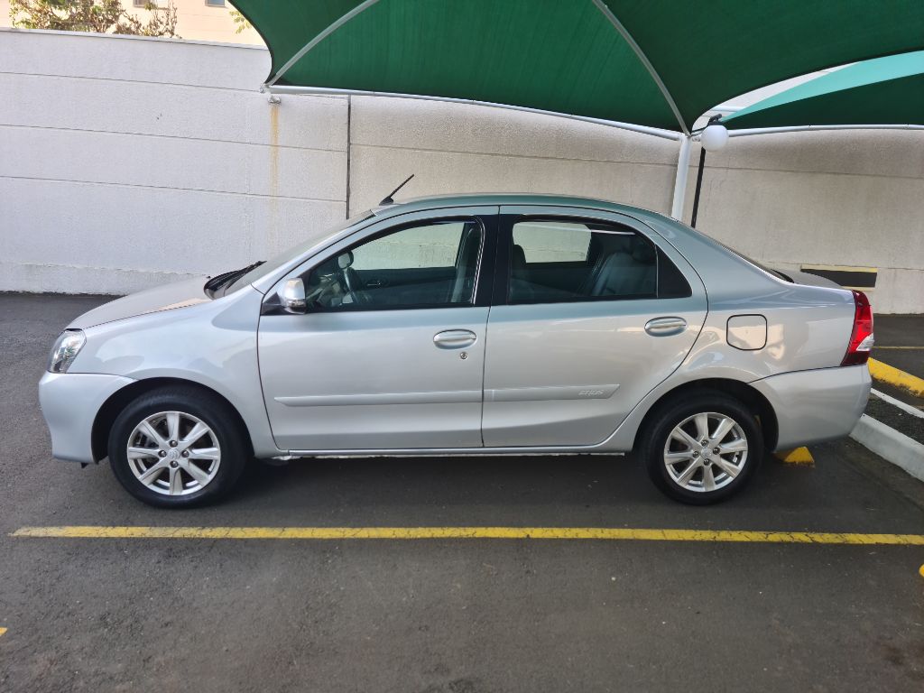 ETIOS XLS Sedan 1.5 Flex 16V 4p Mec. — foto 3