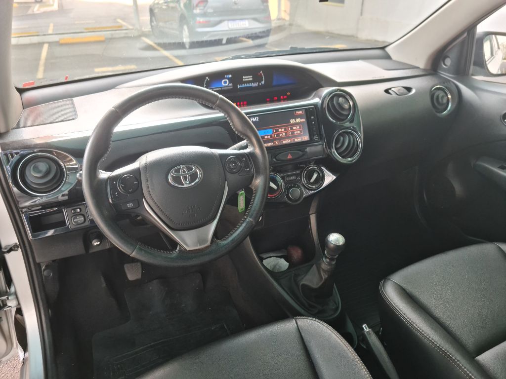 ETIOS XLS Sedan 1.5 Flex 16V 4p Mec. — foto 7