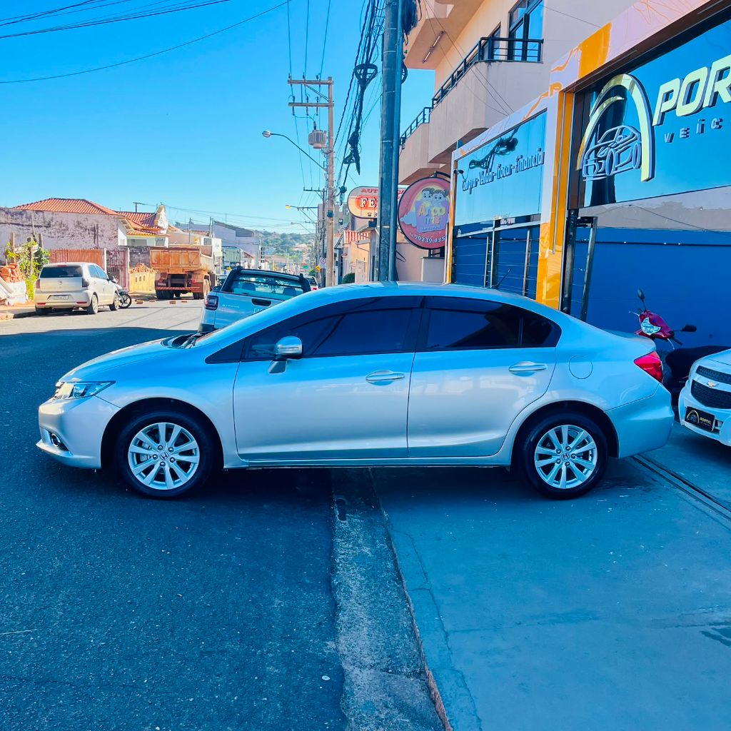 Civic Sed. LXL/LXL SE 1.8 Flex 16V Mec. — foto 4