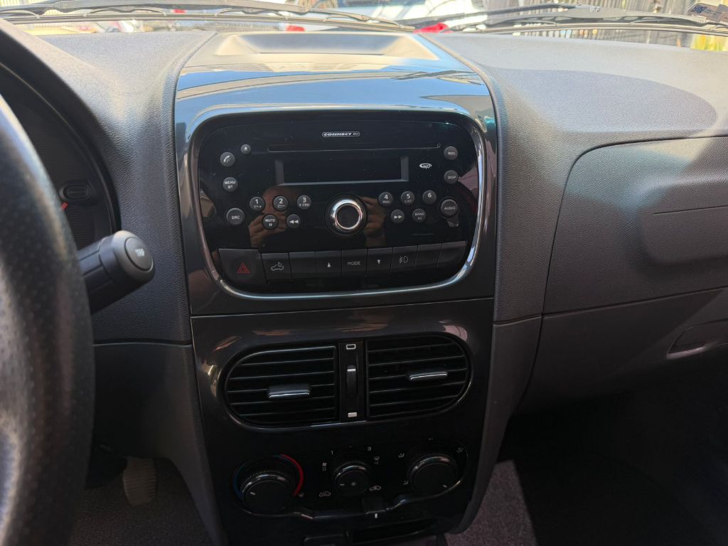 Strada Freedom 1.4 Flex 8V CD — foto 12
