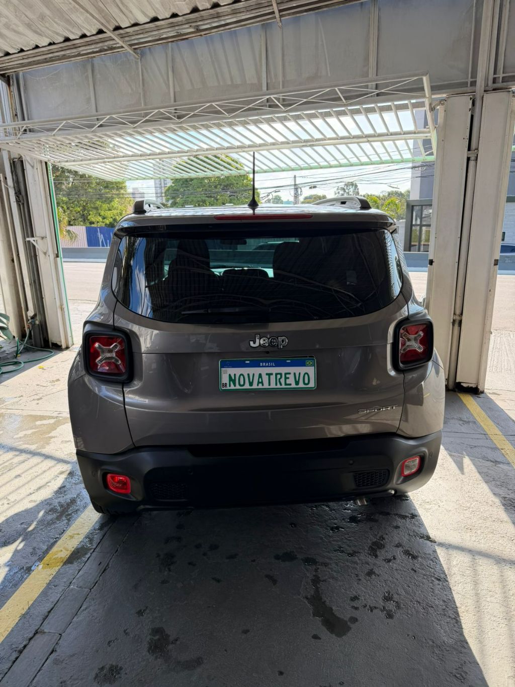 Renegade Sport 1.8 4x2 Flex 16V Mec. — foto 10