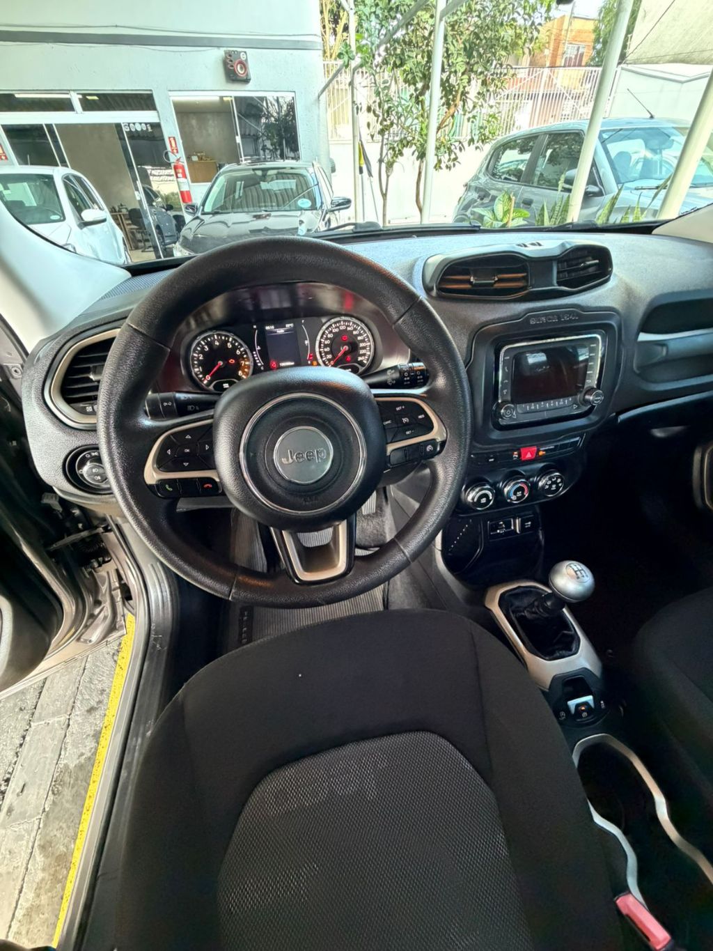 Renegade Sport 1.8 4x2 Flex 16V Mec. — foto 6