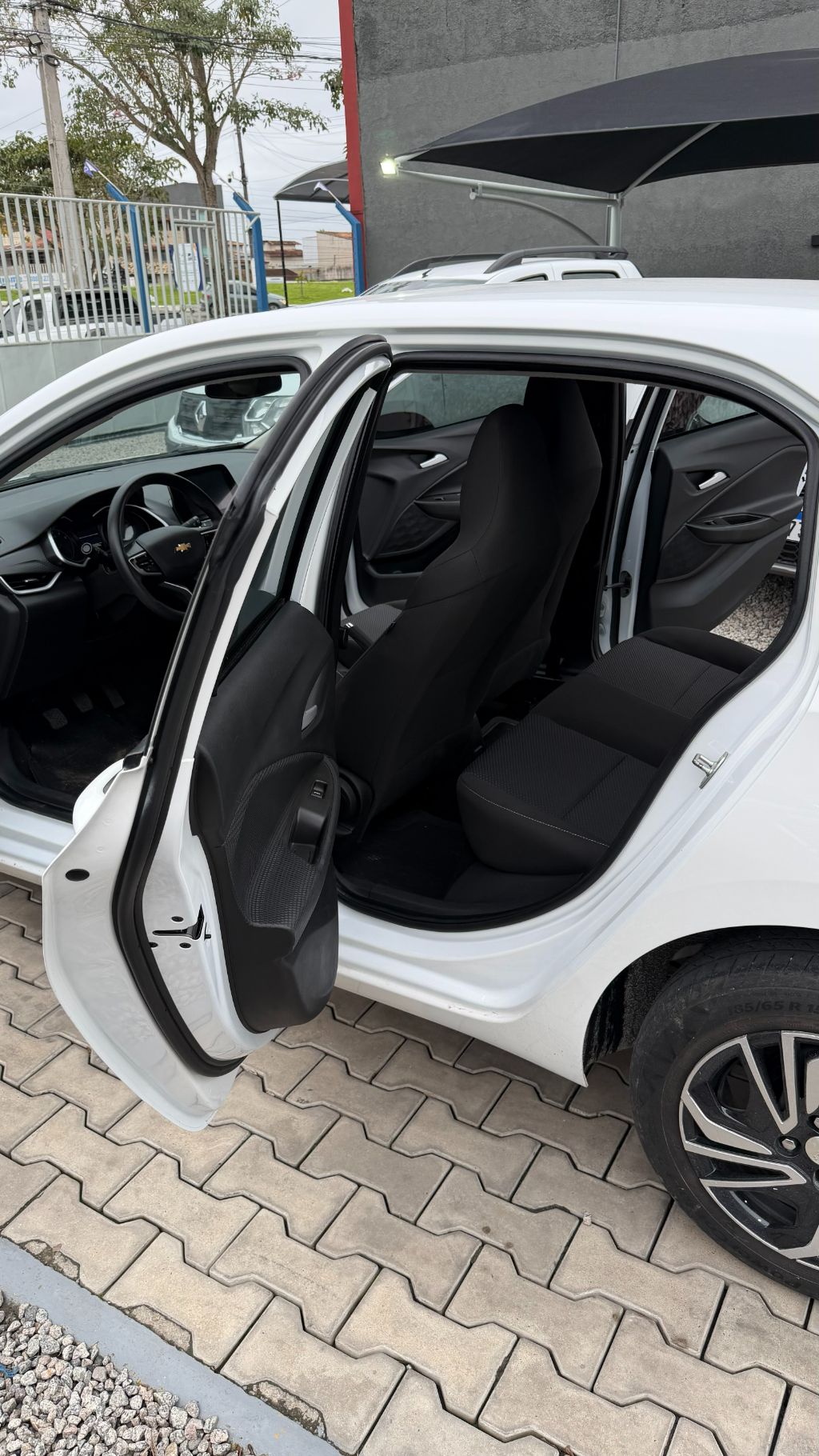 ONIX HATCH LT 1.0 12V Flex 5p Mec. — foto 12
