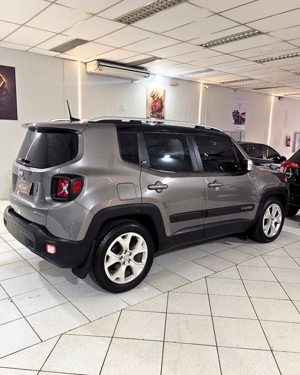 Renegade Limited 1.8 4x2 Flex 16V Aut. — foto 6