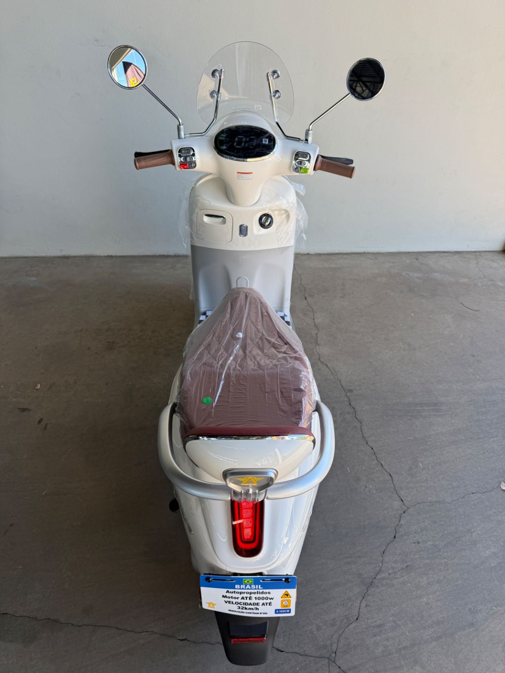 AG T3 - BRANCA   é uma scooter elétrica autopropelida de 1000W — foto 3