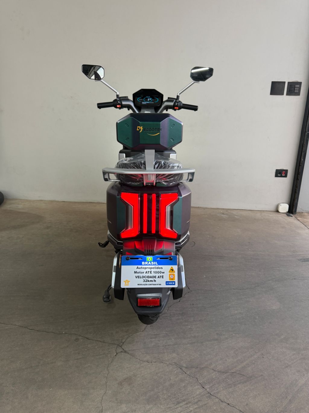 AGT1 é uma scooter elétrica autopropelida de 1000W — foto 4