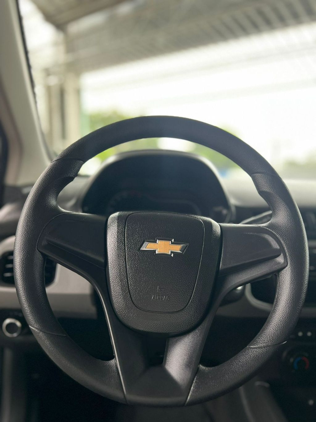 ONIX HATCH Joy 1.0 8V Flex 5p Mec. — foto 4