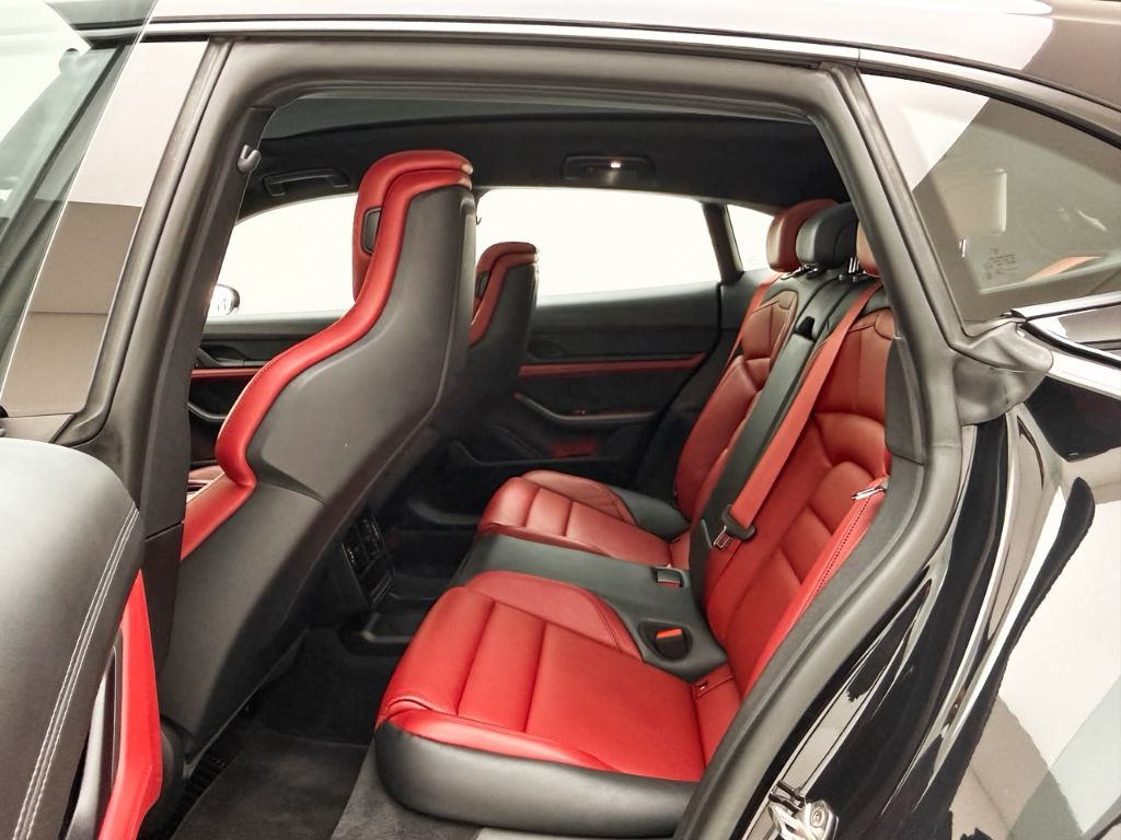 Taycan 4 Cross Turismo (Elétrico) — foto 18
