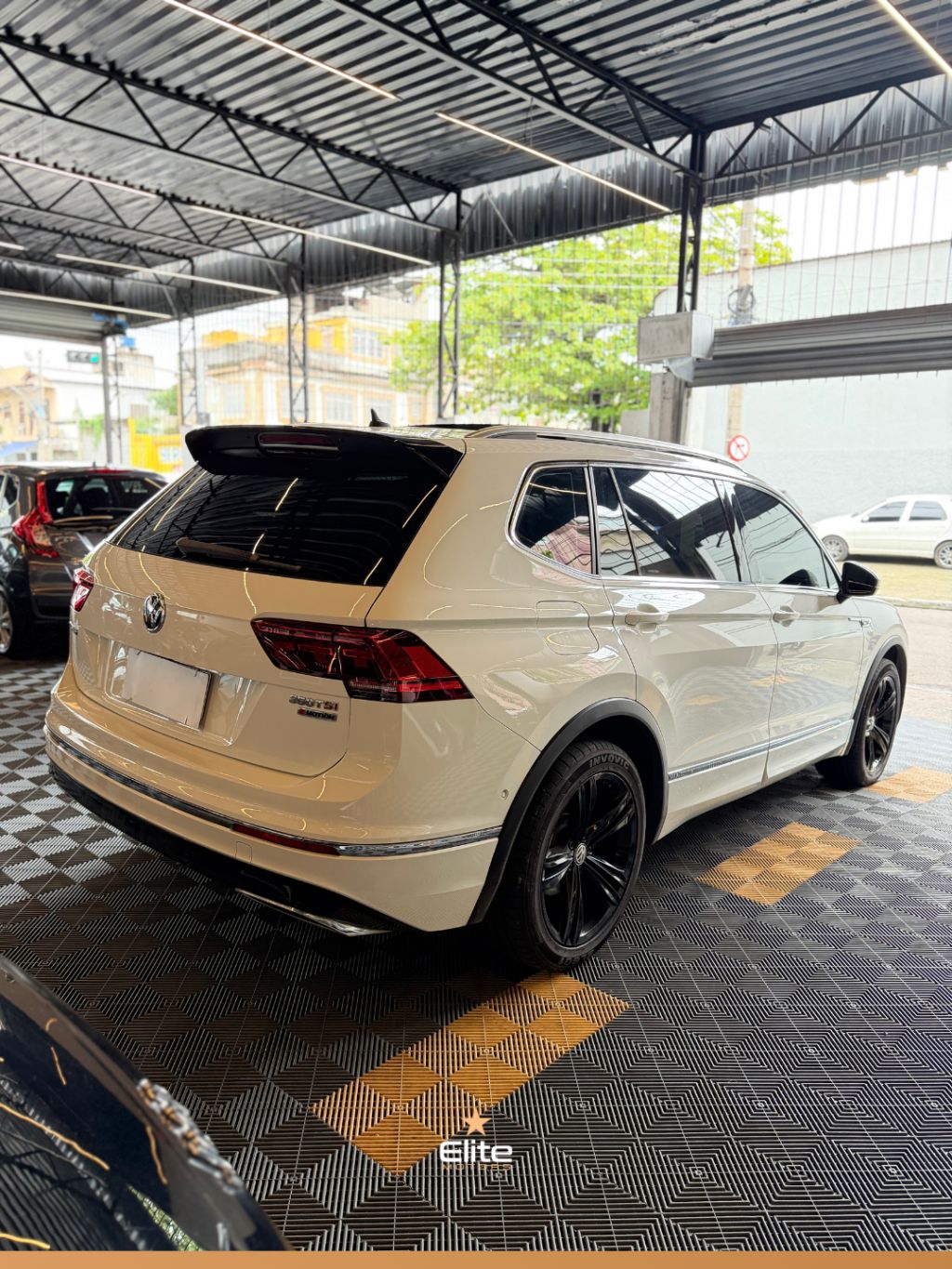TIGUAN Allspac R-Line 350 TSI 2.0 4x4 — foto 10